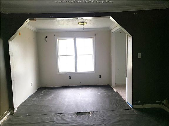 5th image of 275 Harvey St