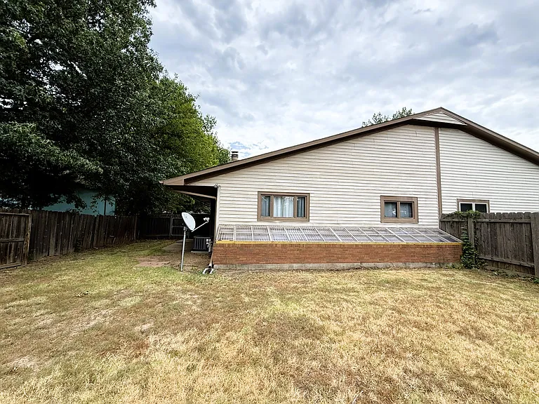 1325 N Denene Ln — Photo 17