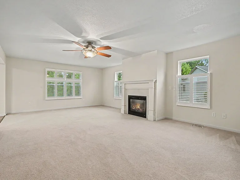 352 Laurel Wood St — Photo 3