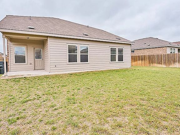 4th image of 3705 Endicott Dr