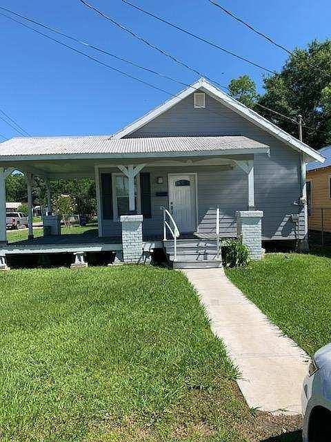 2nd image of 1105 W Hutchinson Ave