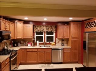 170 Emerson St, Carteret, NJ 07008