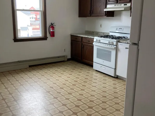 9 1st St #2, Raritan, NJ 08869