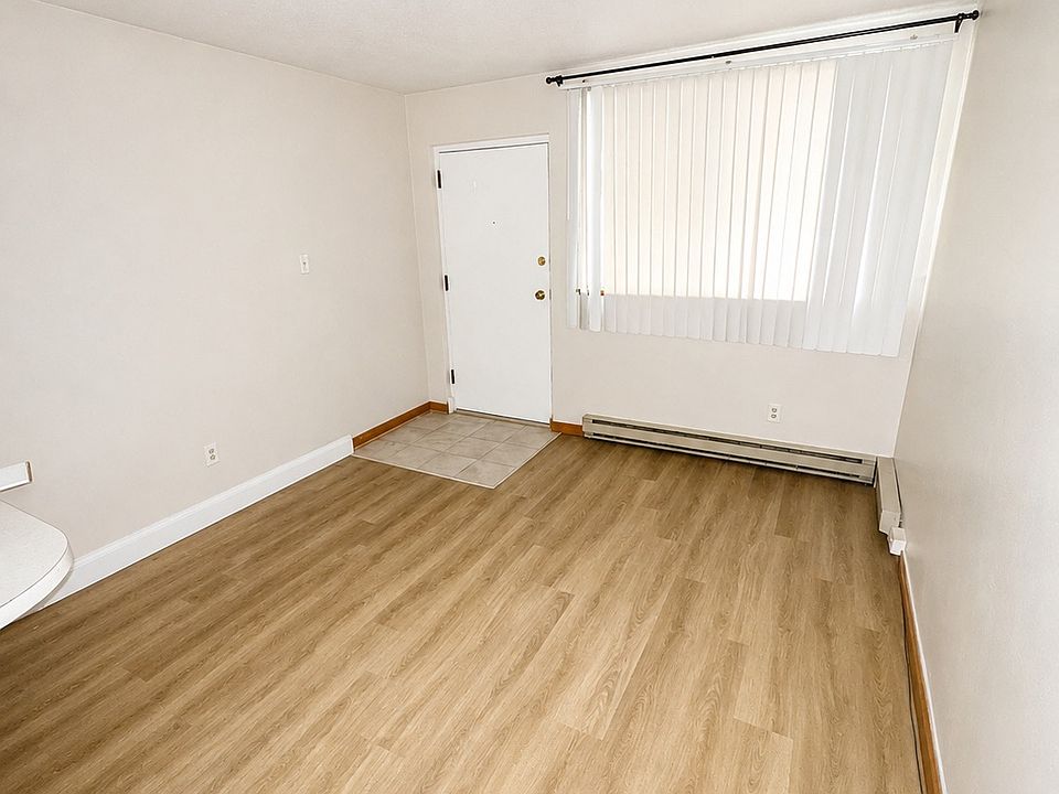 2nd image of 953 Azalea Ct APT 1