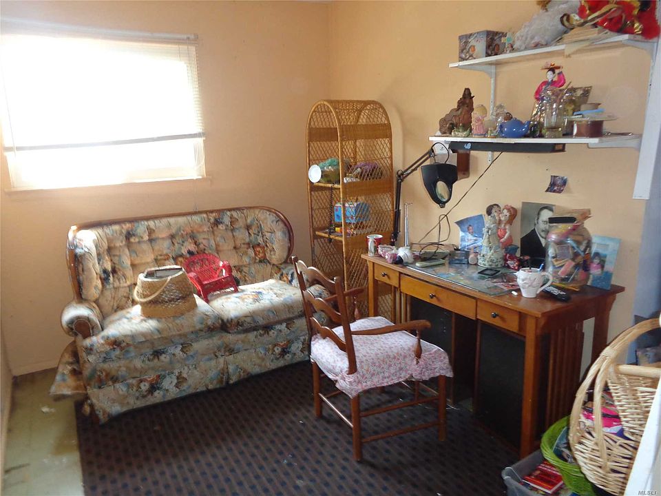 2nd image of 121 Fountain Ave