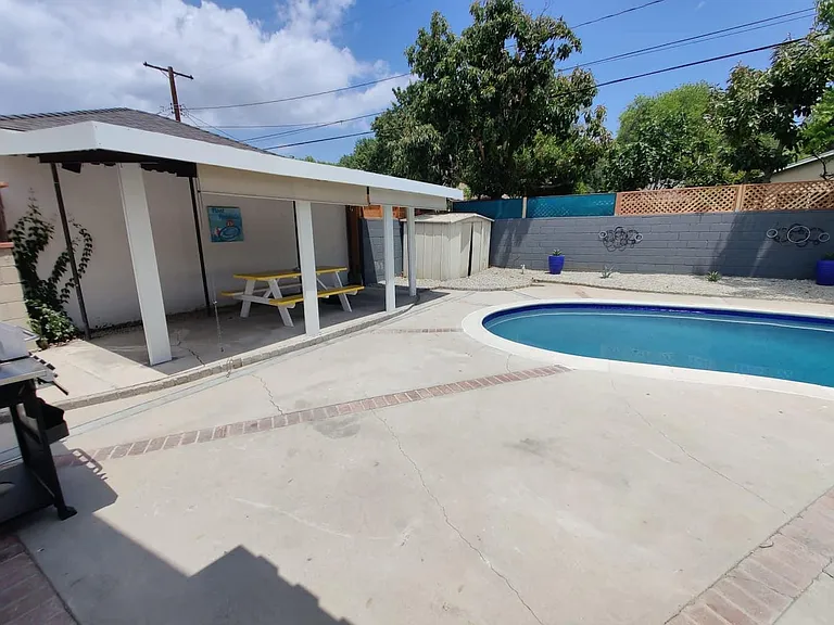 6838 Bertrand Ave — Photo 14