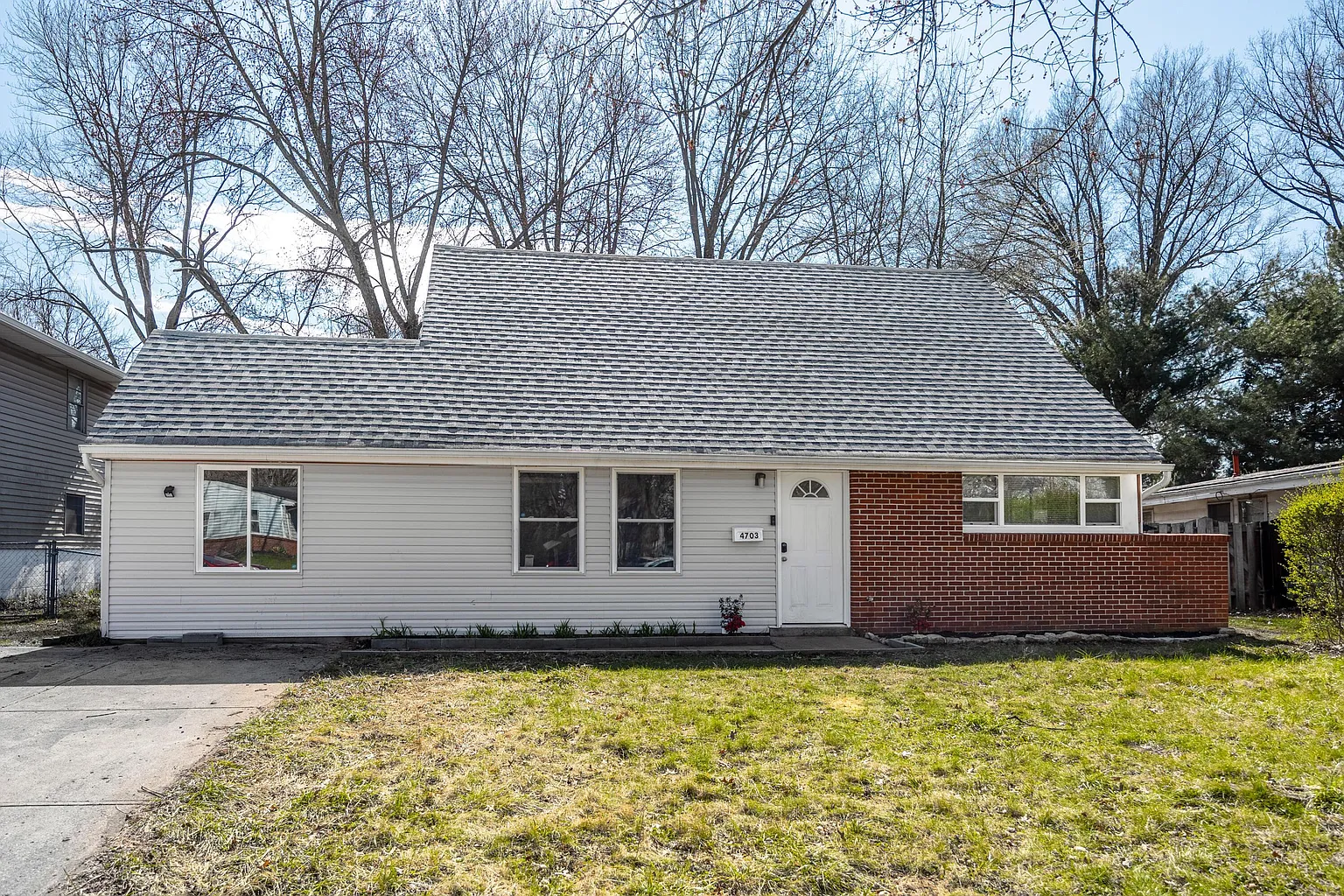 4703 Janis Dr photo 1