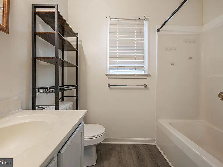 49 Winding Wood Dr — Photo 5