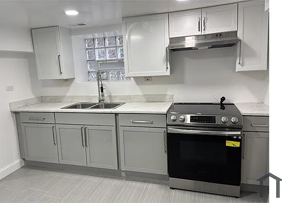 11163 S Vernon Ave — Photo 1