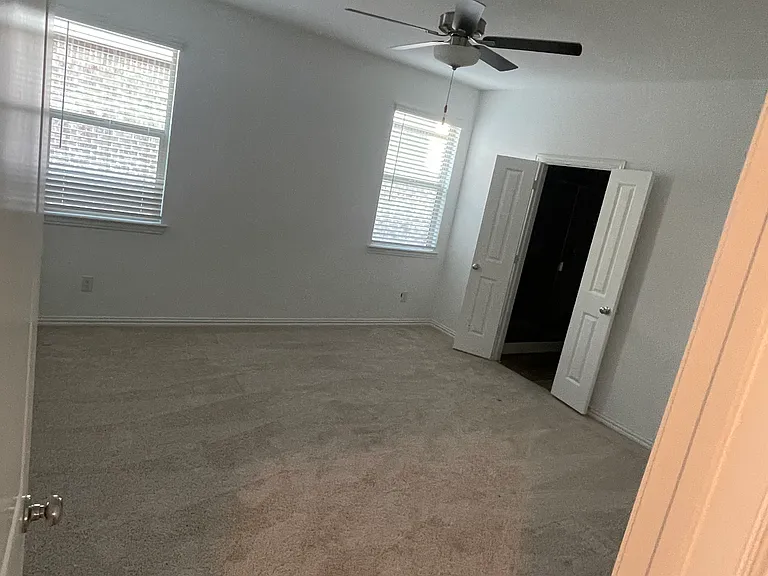 1203 Sassafras Dr — Photo 3