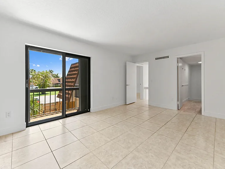 825 Center St #12A — Photo 16
