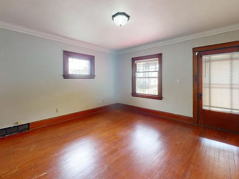 9715 Plymouth Ave — Photo 19