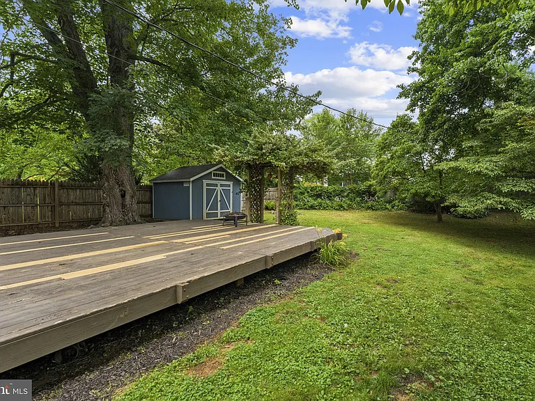 203 Maple St — Photo 27