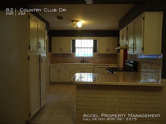 4th image of 821 Country Club Dr