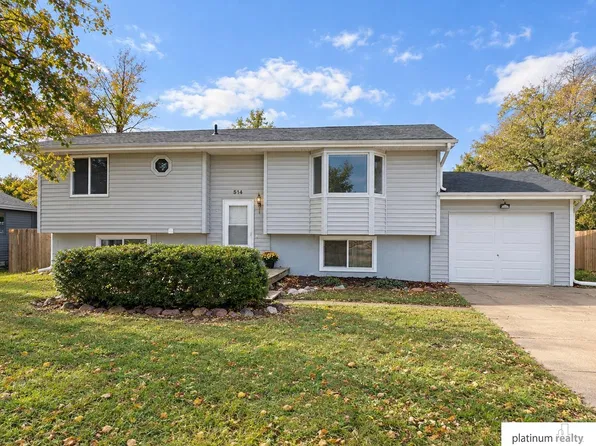 514 N Park Dr, Gretna, NE 68028