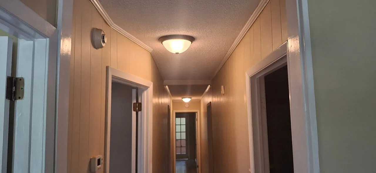 4 bed, 1984 sqft, $2,195 — Photo 3