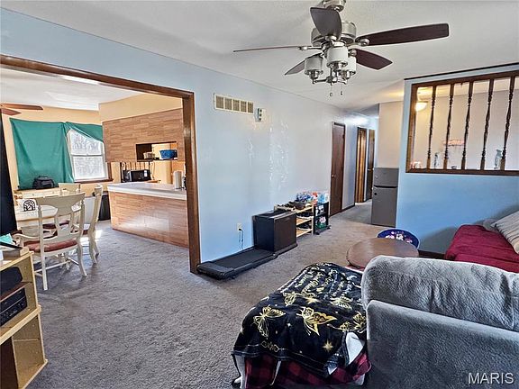 2nd image of 1002 Marilyn Ct