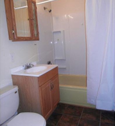 5th image of 103 Waterbury Dr