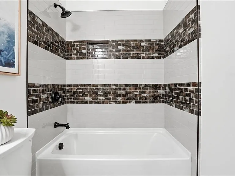 2415 Rugby Ave — Photo 30