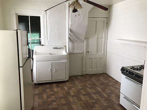3rd image of 315 Lydell St