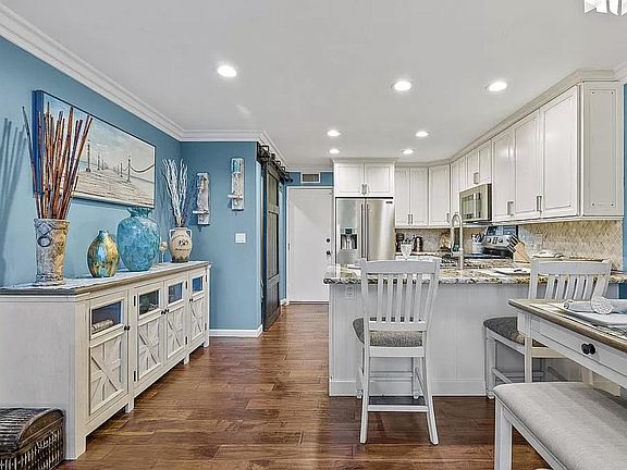 4th image of 25678 Alicante Dr