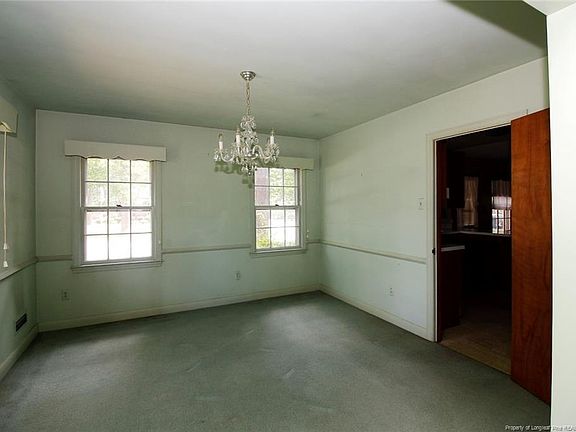 5th image of 301 W 32nd St