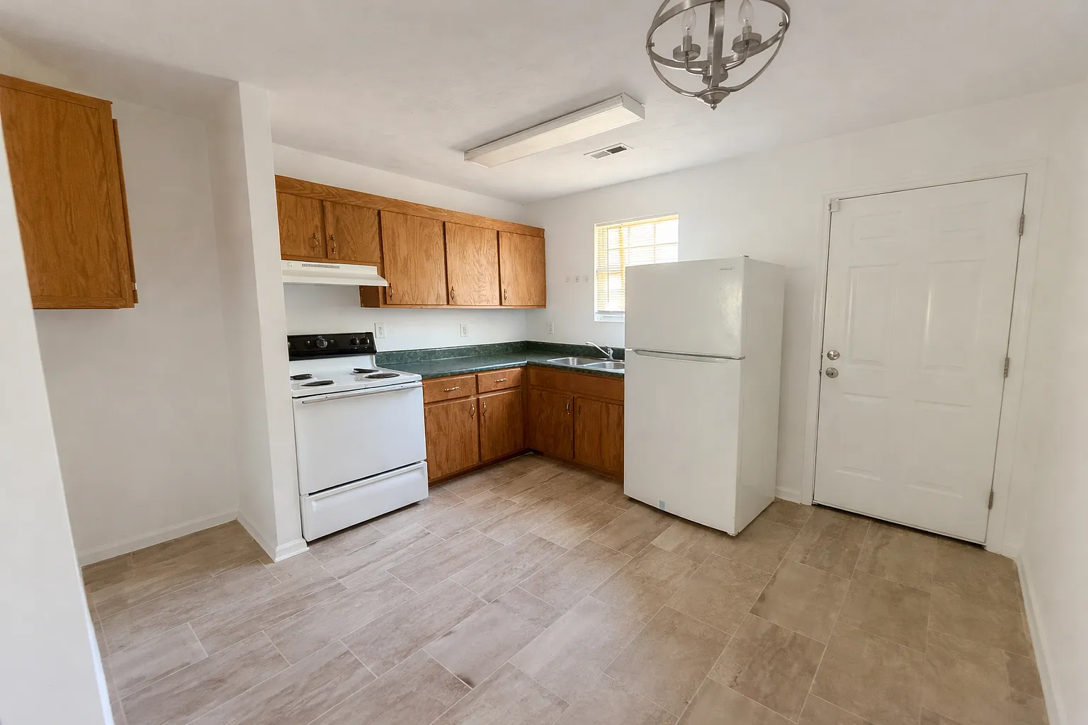 2 bed, 920 sqft, $900 — Photo 1