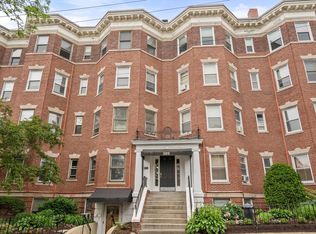 369 Tappan St APT 8, Brookline, MA 02445