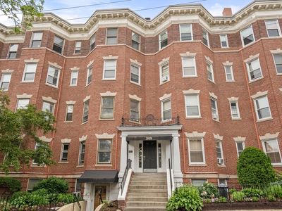 369 Tappan St APT 8, Brookline, MA, 02445