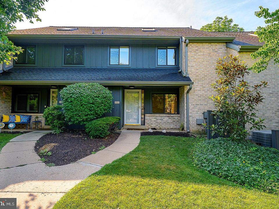 1st image of 514 Foxwood Ln #514