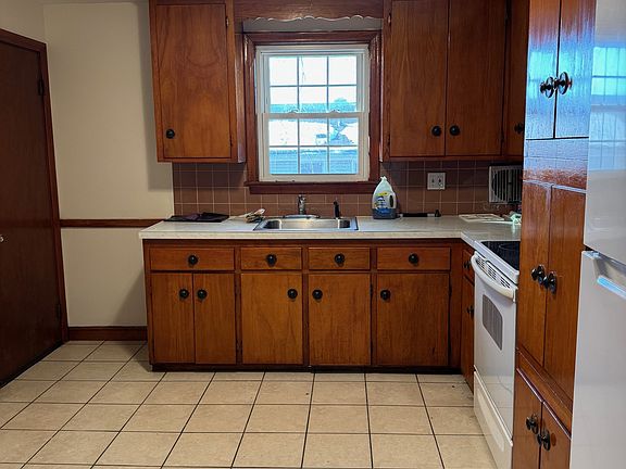 4th image of 14 Essex St