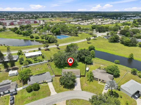 484 SW EASTPORT Circle, Port St Lucie, FL 34953