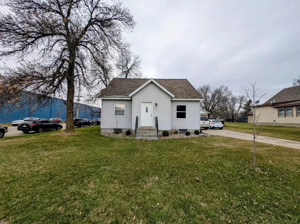 311 3rd Ave NW, Perham, MN 56573