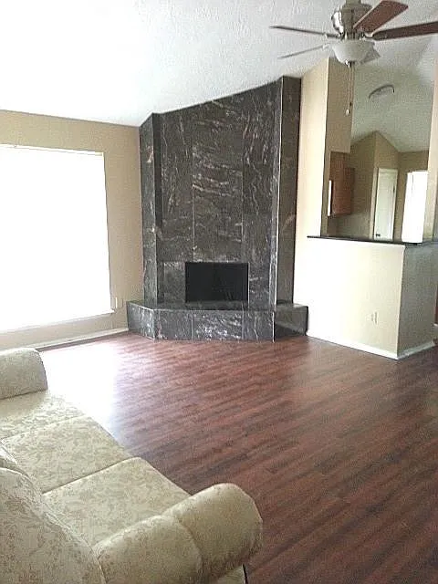 3 bed, 2.0 bath, 1453 sqft, $1,695 — Photo 4