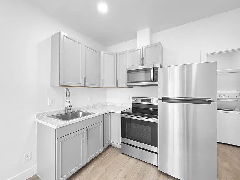 1443 Carson St #B — Photo 9