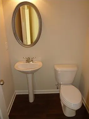3 bed, 2.5 bath, 1900 sqft, $2,050 — Photo 3