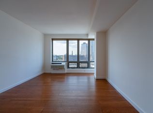 549 Borden Ave APT 8J, Long Island City, NY 11101