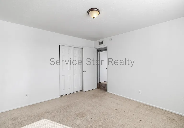 1158 W Hillview St — Photo 17