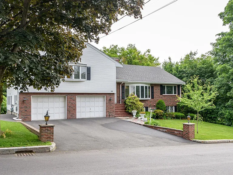 1 Radcliffe Rd — Photo 2