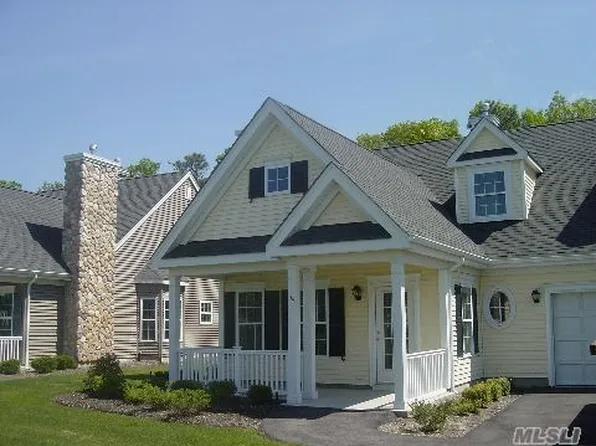 34 Golden Spruce Dr, Calverton, NY 11933