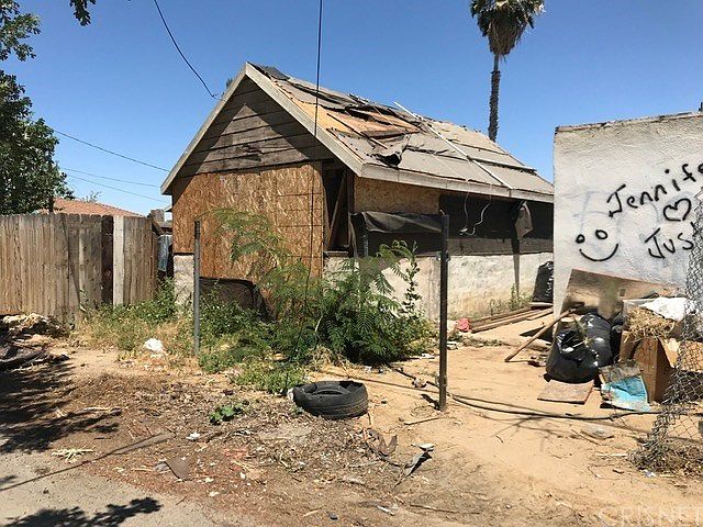2nd image of 807 El Tejon Ave