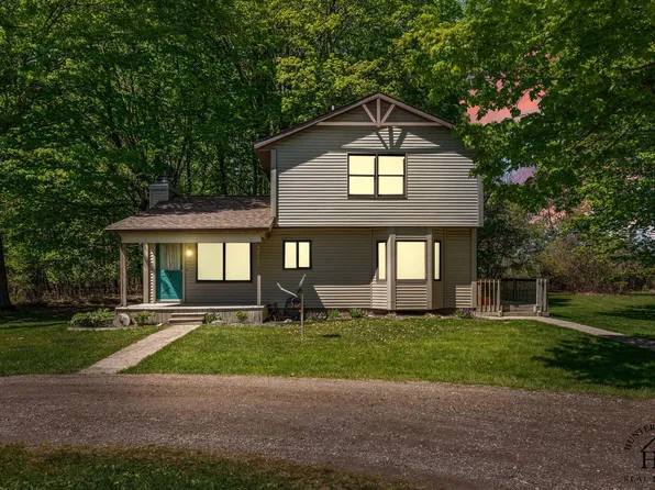8255 Alpine Ave NW, Sparta, MI 49345