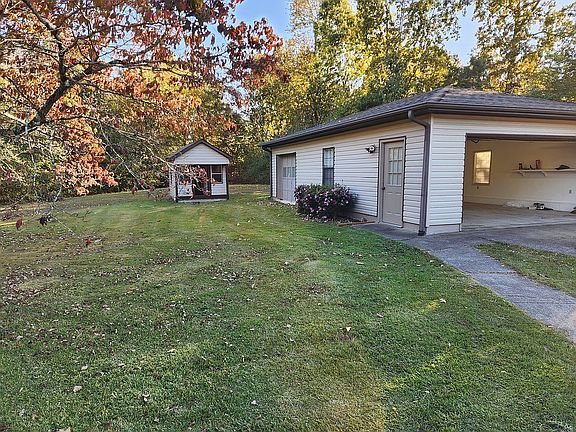 4 car garage, 850+sq ft.