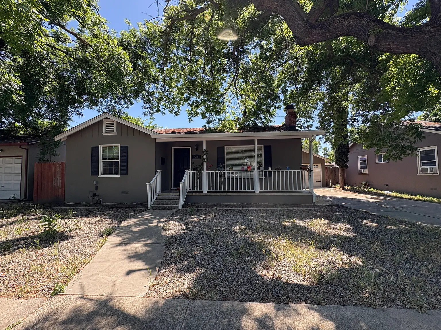 2 bed, 974 sqft, $1,900 — Photo 1