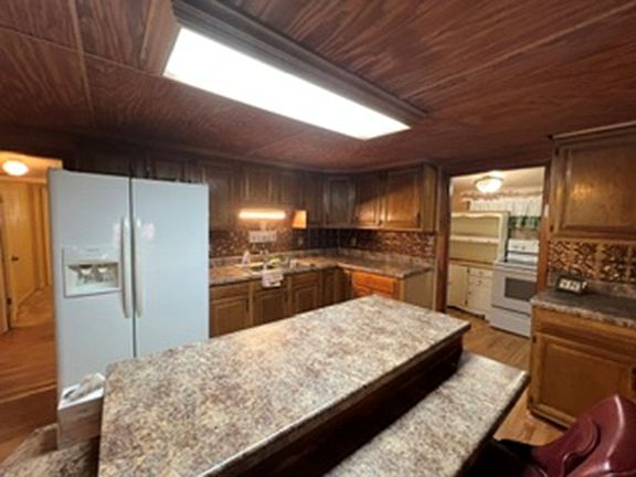 4th image of 908 Bowling Fork Rd