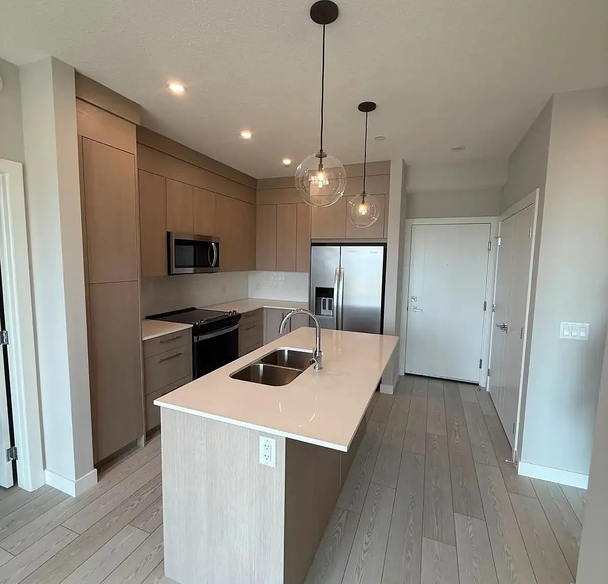 2 bed, $1,640 — Photo 1