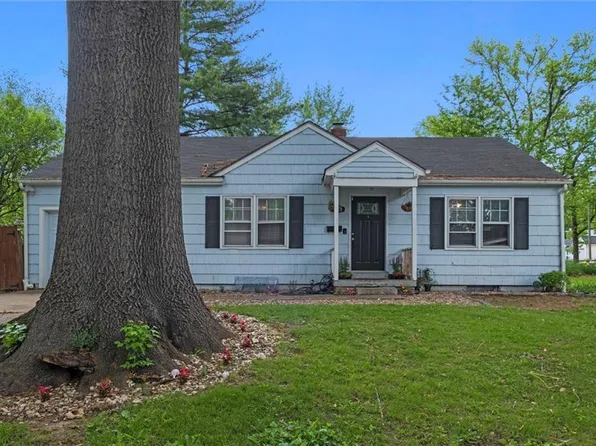 8611 Hiawatha Rd, Kansas City, MO 64114
