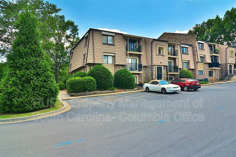 1 bed, 1.0 bath, 672 sqft, $895 — Photo 2