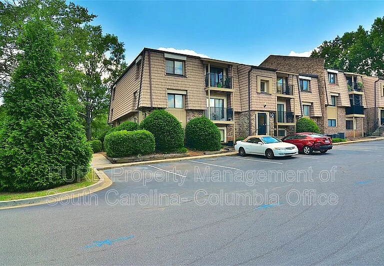 1002 Old Manor Rd — Photo 2
