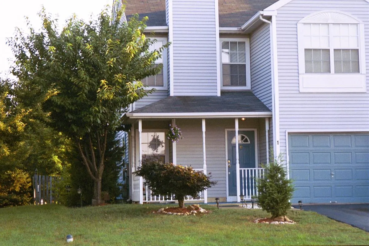 Entrance and Porch - 1 Aster Way